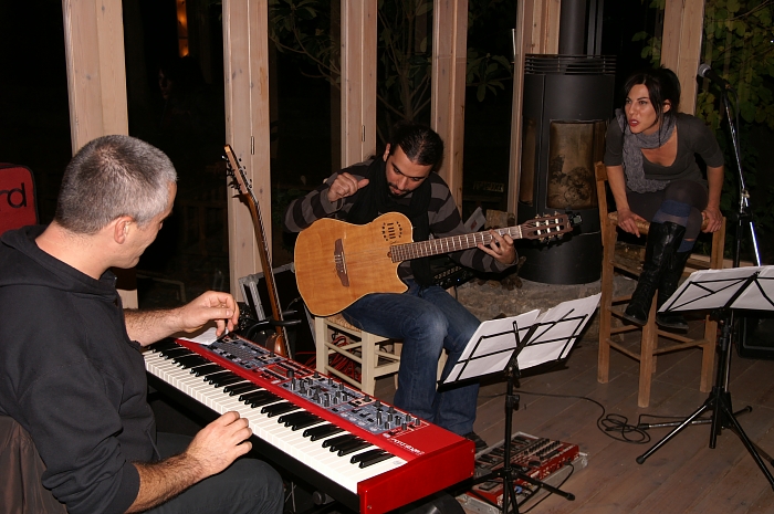 PICT1361 small BAD HOUR TRIO PLAYING.jpg - 272442 Bytes